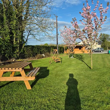 Nellies & Log Chalet Kilcogy