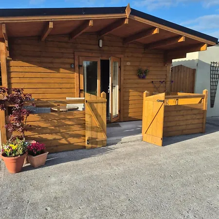 Nellies & Log Chalet *